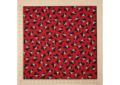 Tissu à motifs de chiens Scottish Terrier sur fond rouge
