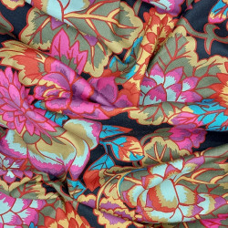 Tissu Kaffe Fassett noir à grande fleurs Cloisonne