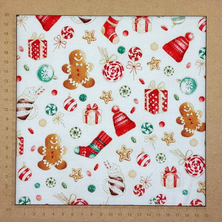 Tissu de Noël bonnets pains d'épice et cadeaux - coton